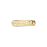 Dancing Band / Flush Round Natural Diamonds in Yellow Gold