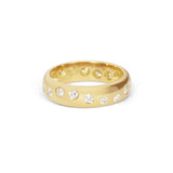 Dancing Band / Flush Round Natural Diamonds in Yellow Gold