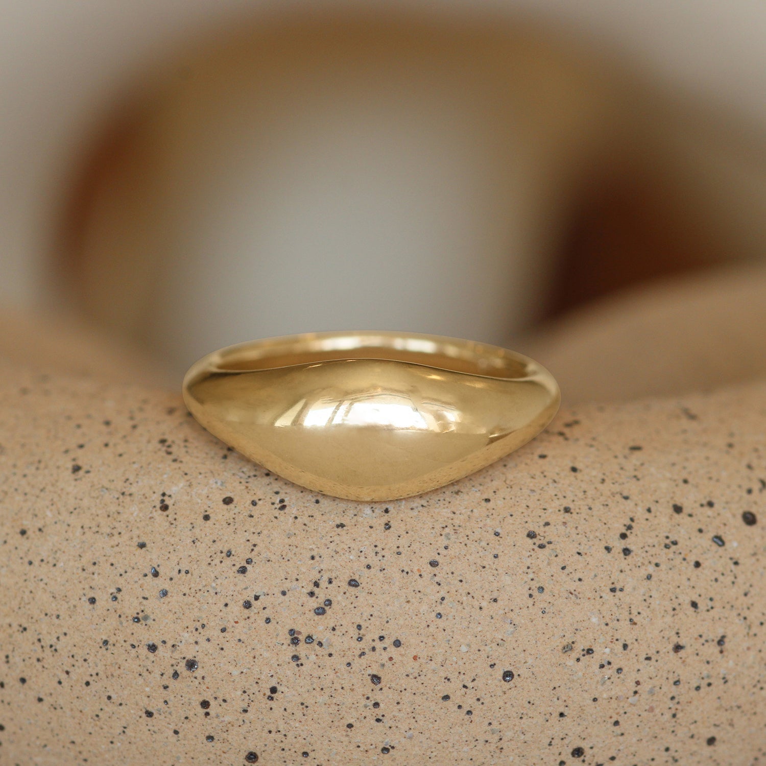 #1758214832 Madeleine