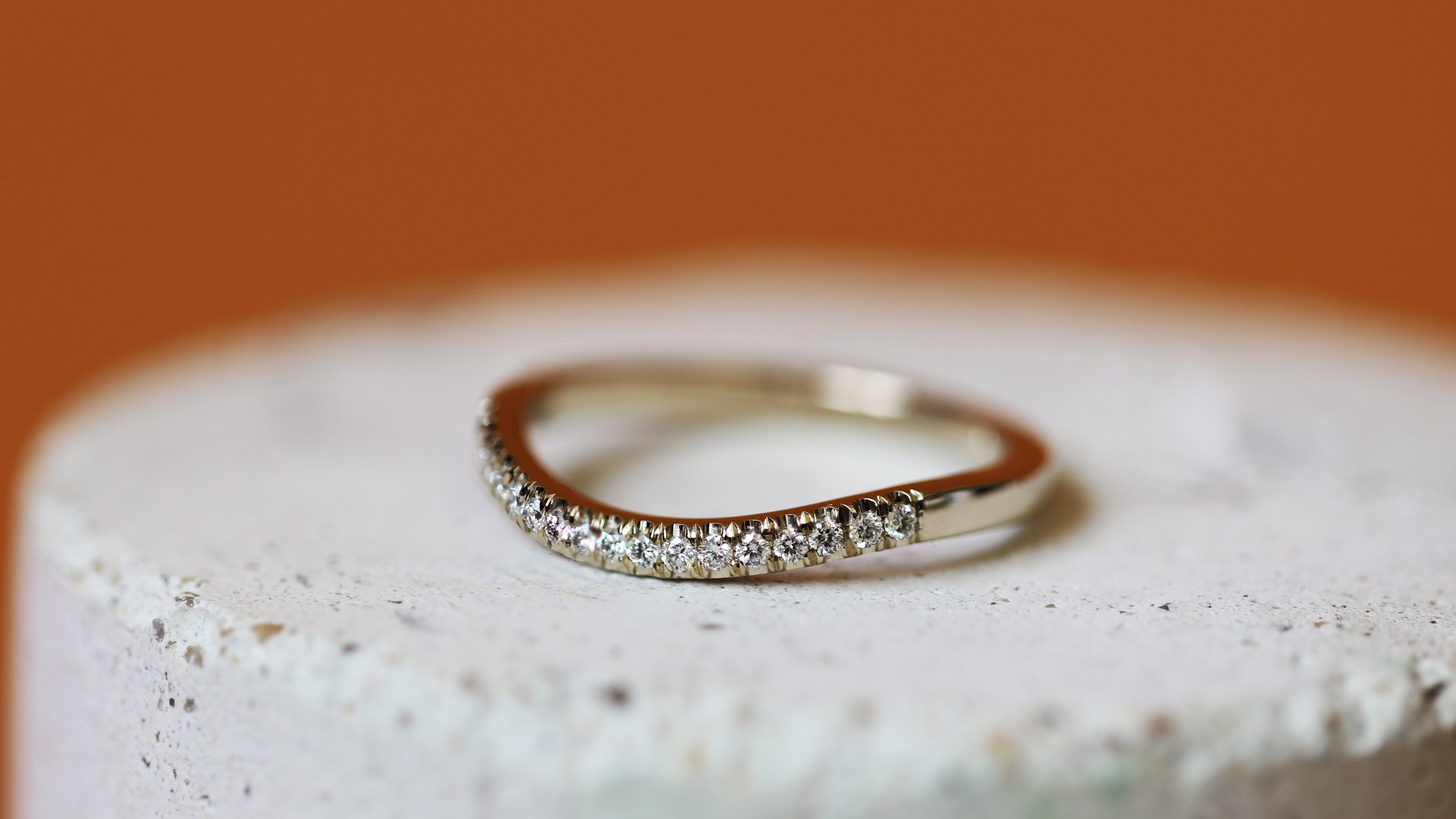 Lifestyle shot of contour wedding band by Goldpoint