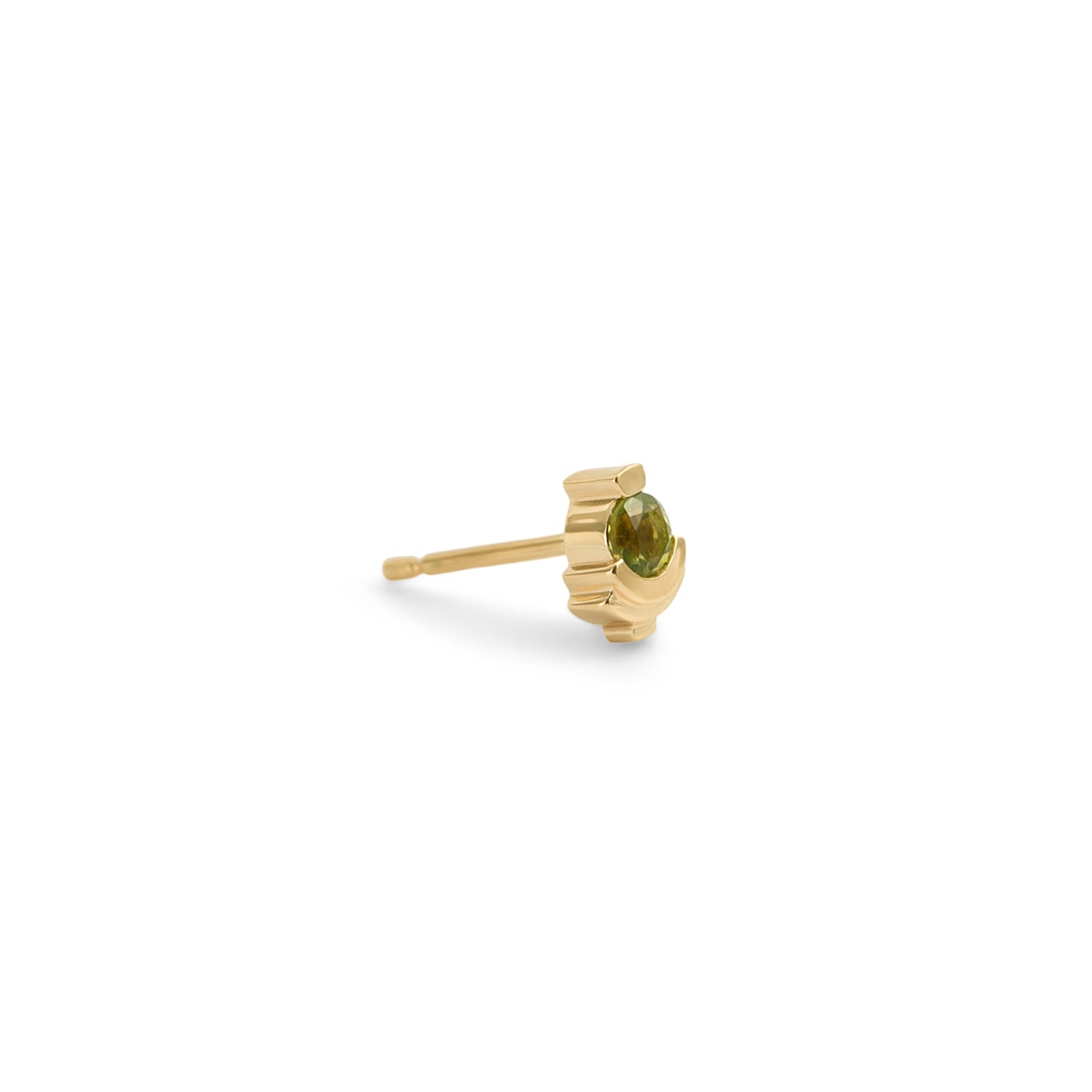 Angled side view of Step Mazunte Earring Single / Round Peridot by Goldpoint Jewelry