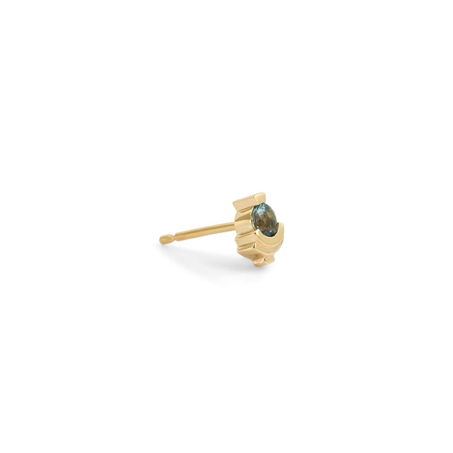 Side view of Step Mazunte Earring Single / Round Aquamarine by Goldpoint Jewelry