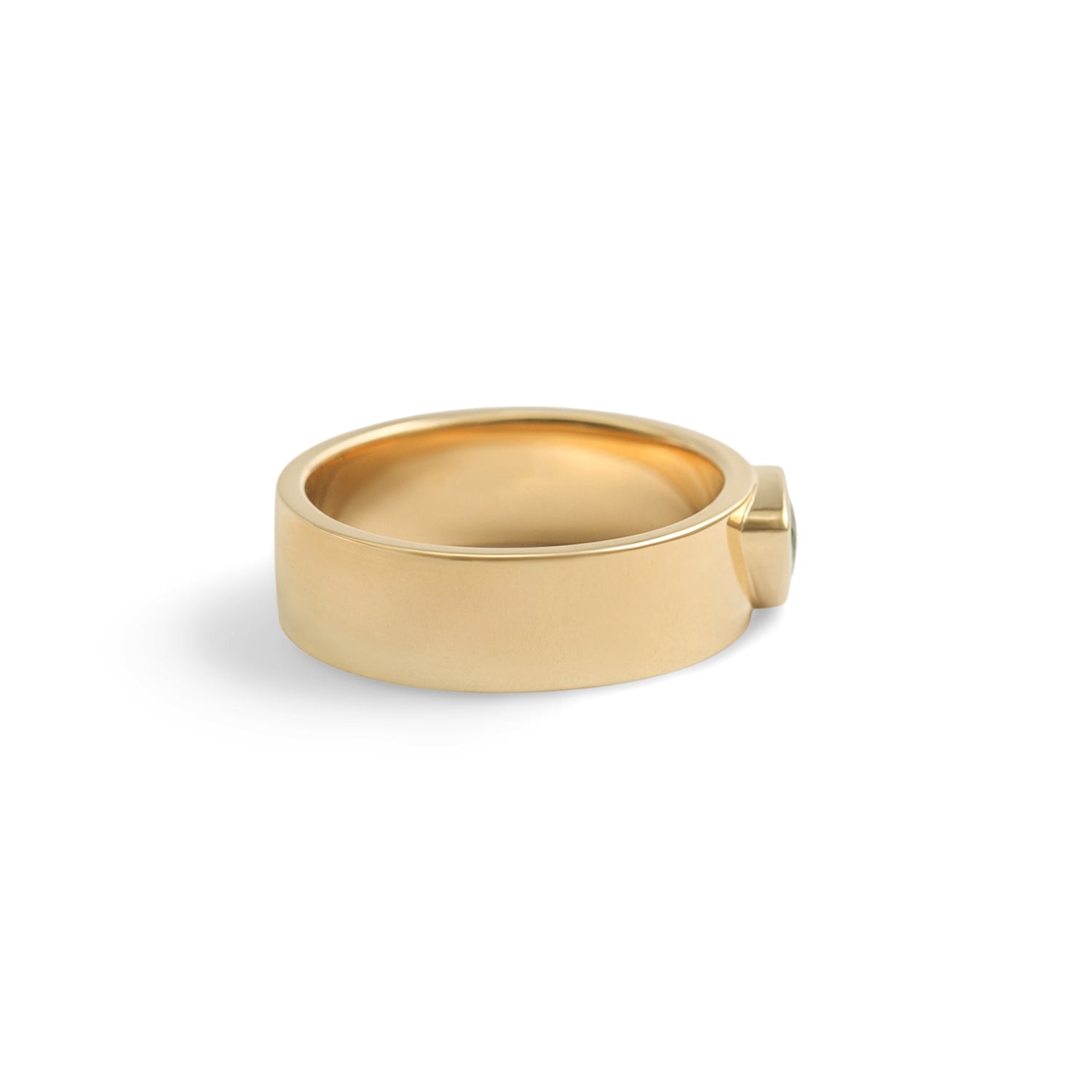 Side view of Kingsland Ring Triangle Cut Sapphire 0.65ct by Goldpoint Jewelry