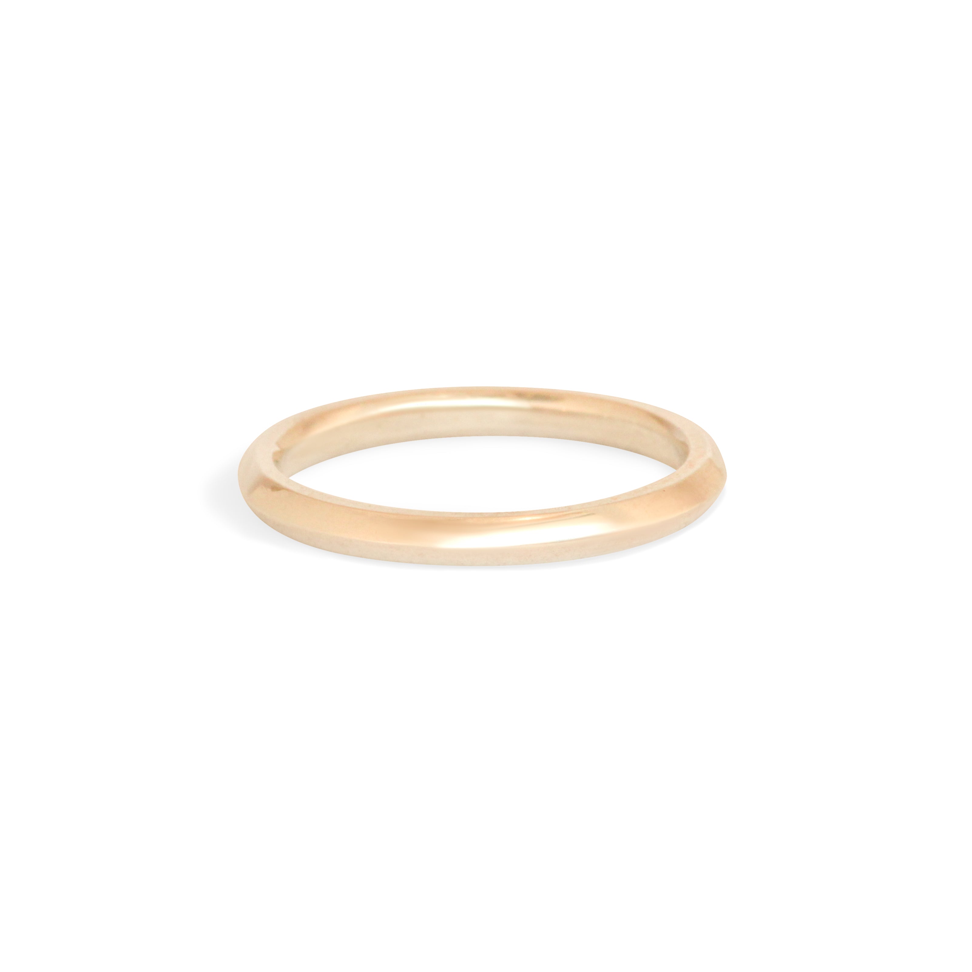 Side view of Knife Edge Band 2mm in 14k Yellow Gold