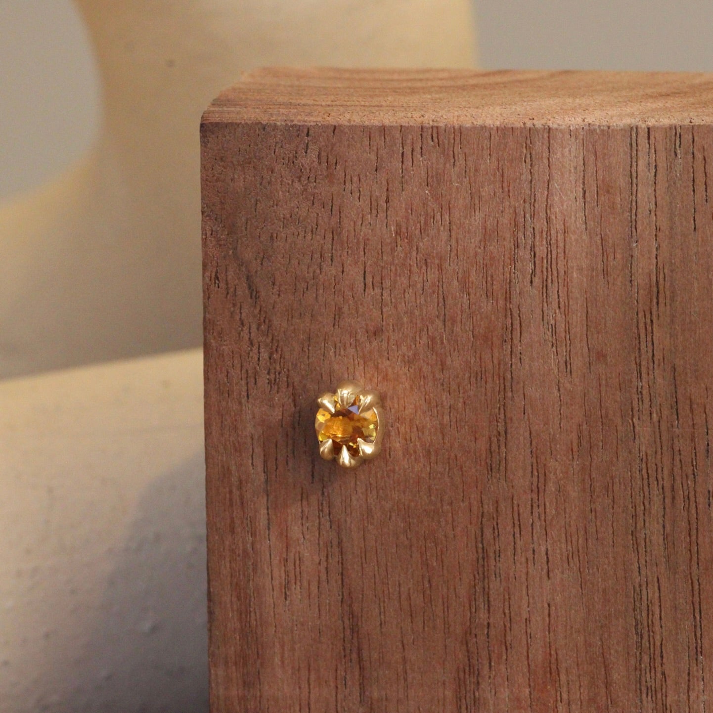 Talon Earring Round Citrine 4mm