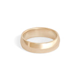 Side view of Knife Edge Band 6mm in 14k Yellow Gold