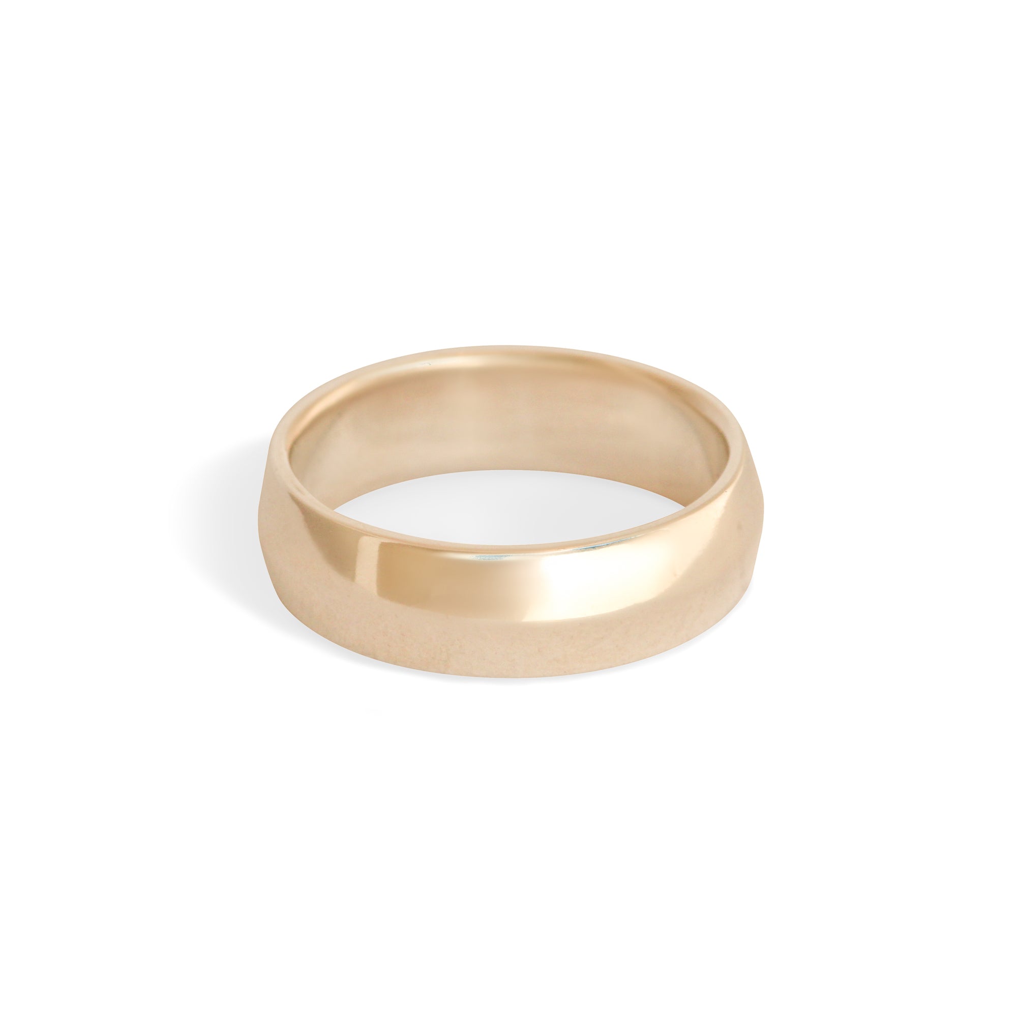 Side view of Knife Edge Band 6mm in 14k Yellow Gold