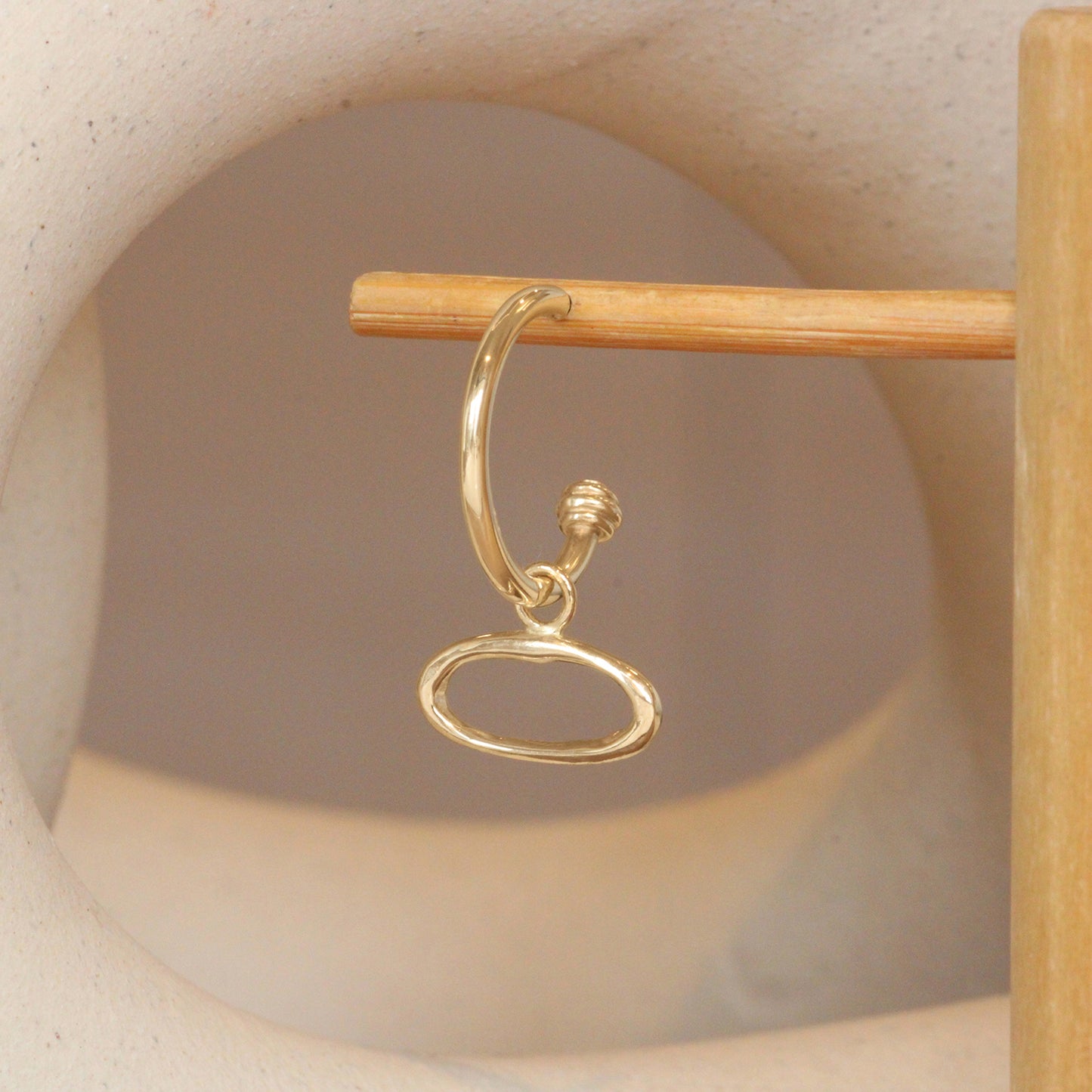 Amorphous Charm / Oval Sideways