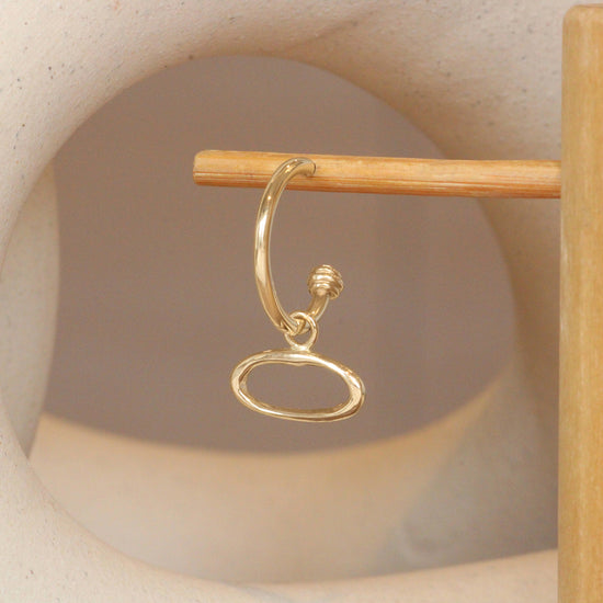 Amorphous Charm / Oval Sideways