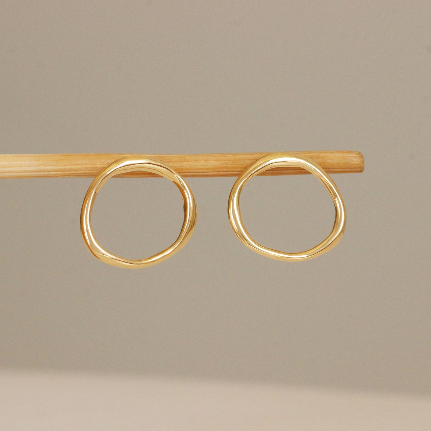 Amorphous Earring / Large Circle by Goldpoint