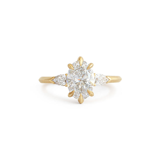 Bosc Ring / Lab Oval 1.52ct + Side Pear Diamonds
