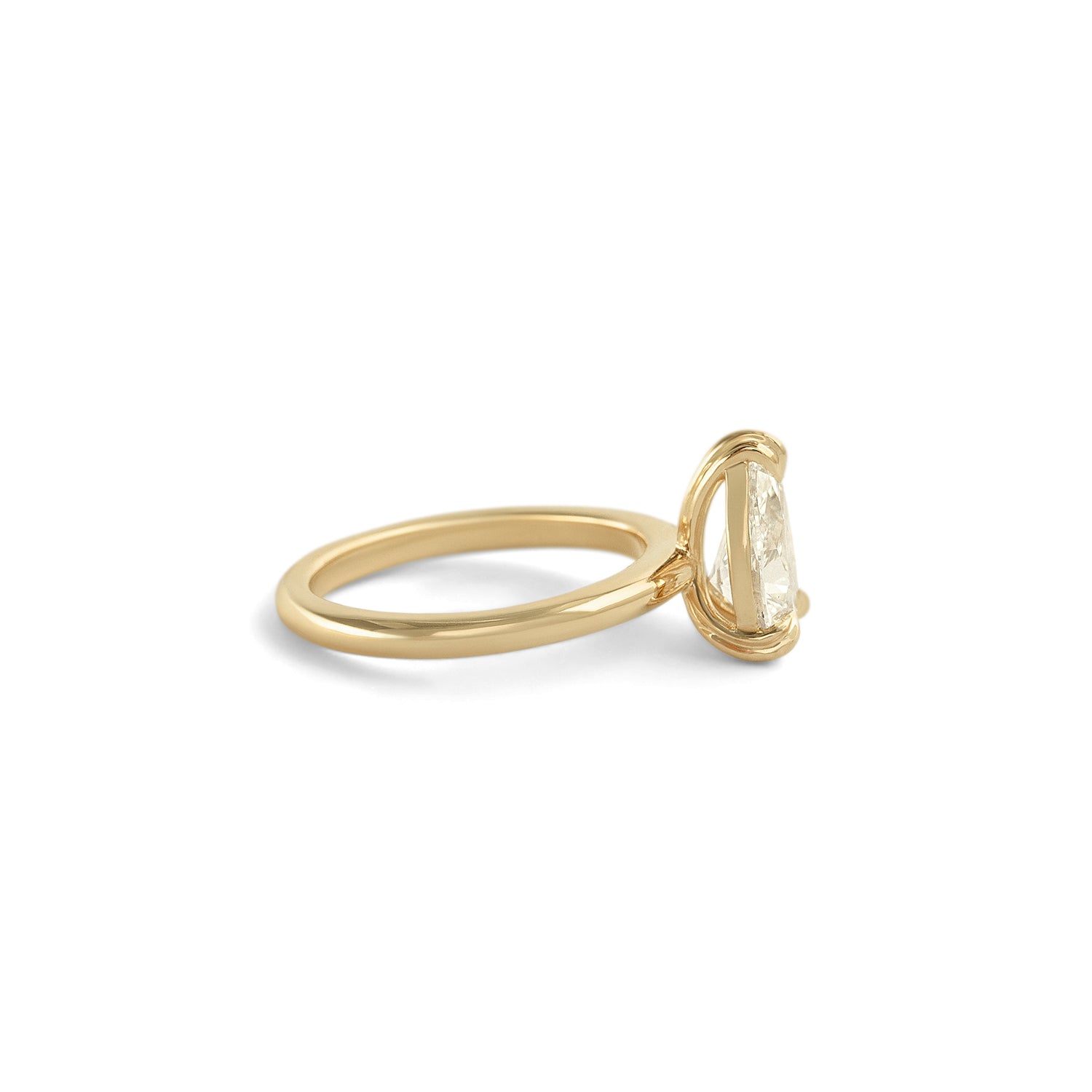 Side view of Calyer Ring Pear Lab Diamond 1.5ct by Goldpoint Jewelry