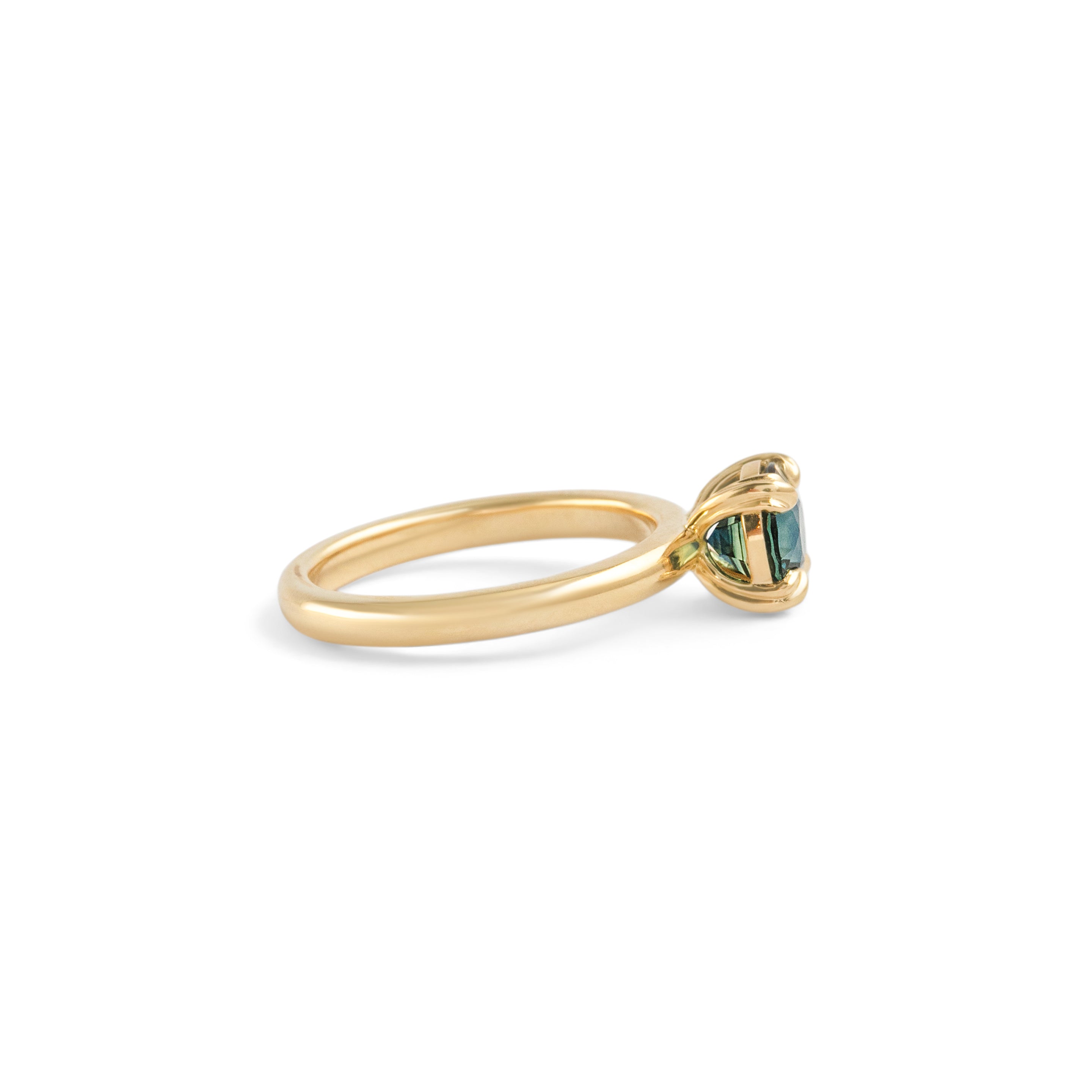Side view of Calyer Ring Round Sapphire 1.93ct by Goldpoint Jewelry