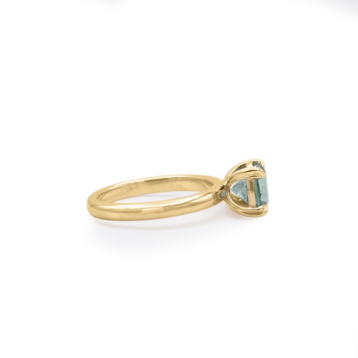 Side view of Calyer Ring Round Sapphire 2.46ct by Goldpoint Jewelry by Goldpoint Jewelry