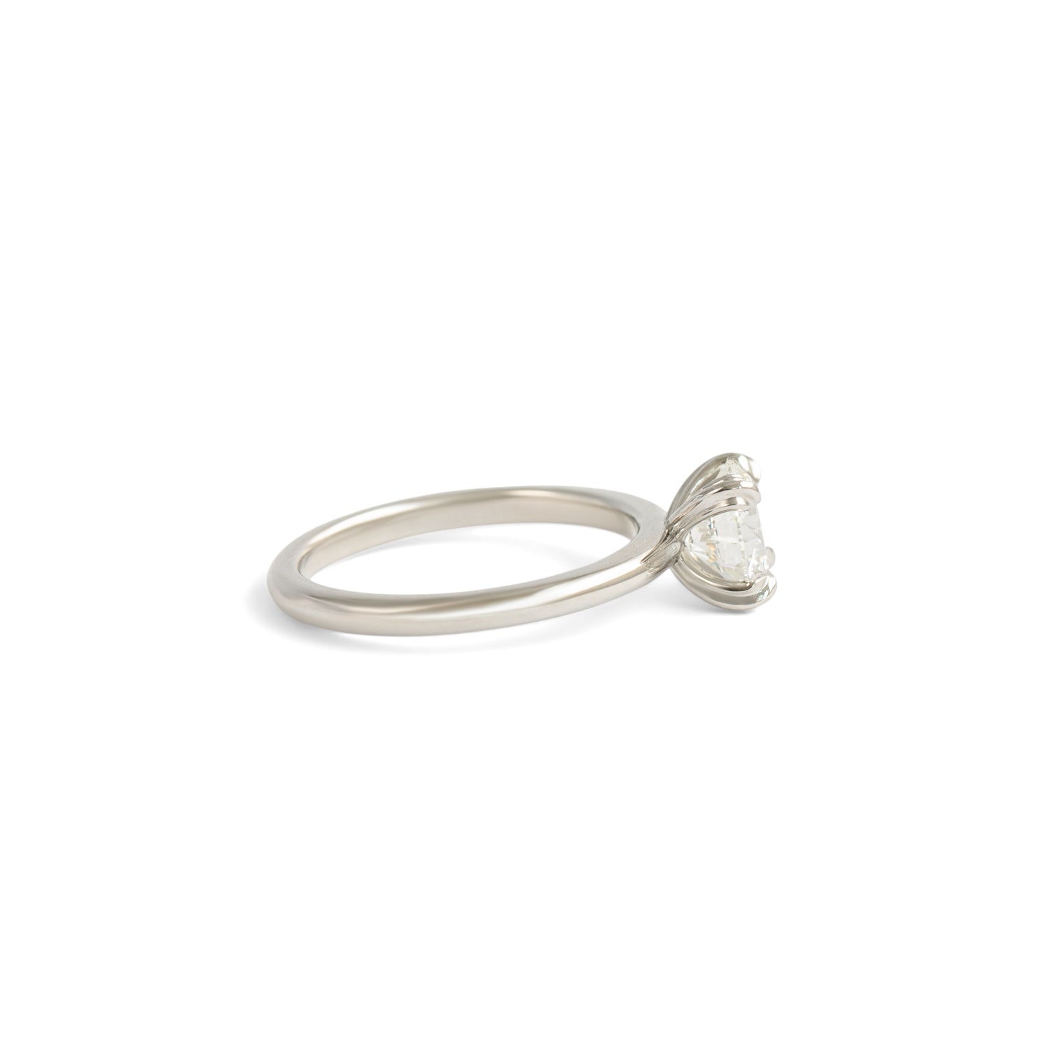 Side view of Calyer Ring Round Lab Diamond 1.53ct by Goldpoint Jewelry