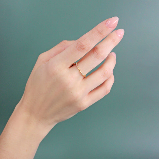 Model wearing Cinch Band / Lab Diamonds on middle finger