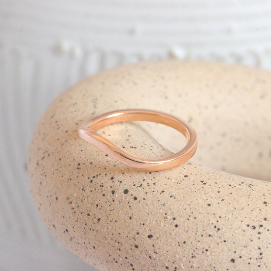 Lifestyle shot with side angle of Curve Flat Band / Standard + 14k Rose Gold