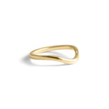 Side view of Flat Band Deep Curve in 18k yellow gold