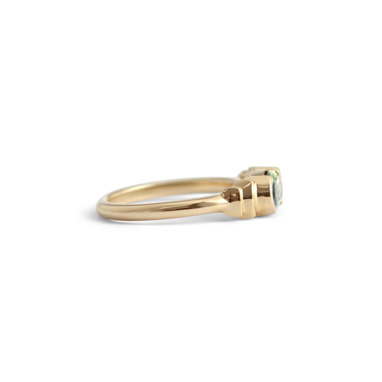 Side view of Kent Ring Oval Sapphire 0.97ct by Goldpoint