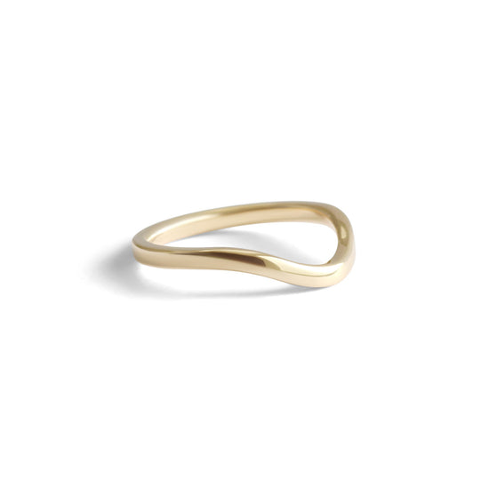 Side view of Curve Flat Band / Standard + 18k Yellow Gold
