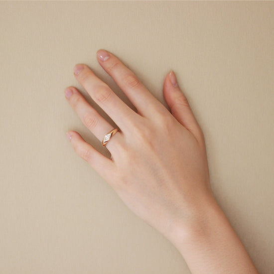 Diptych Signet Ring / Lab Triangle Diamond 0.26ct - Goldpoint Studio - Greenpoint, Brooklyn - Fine Jewelry