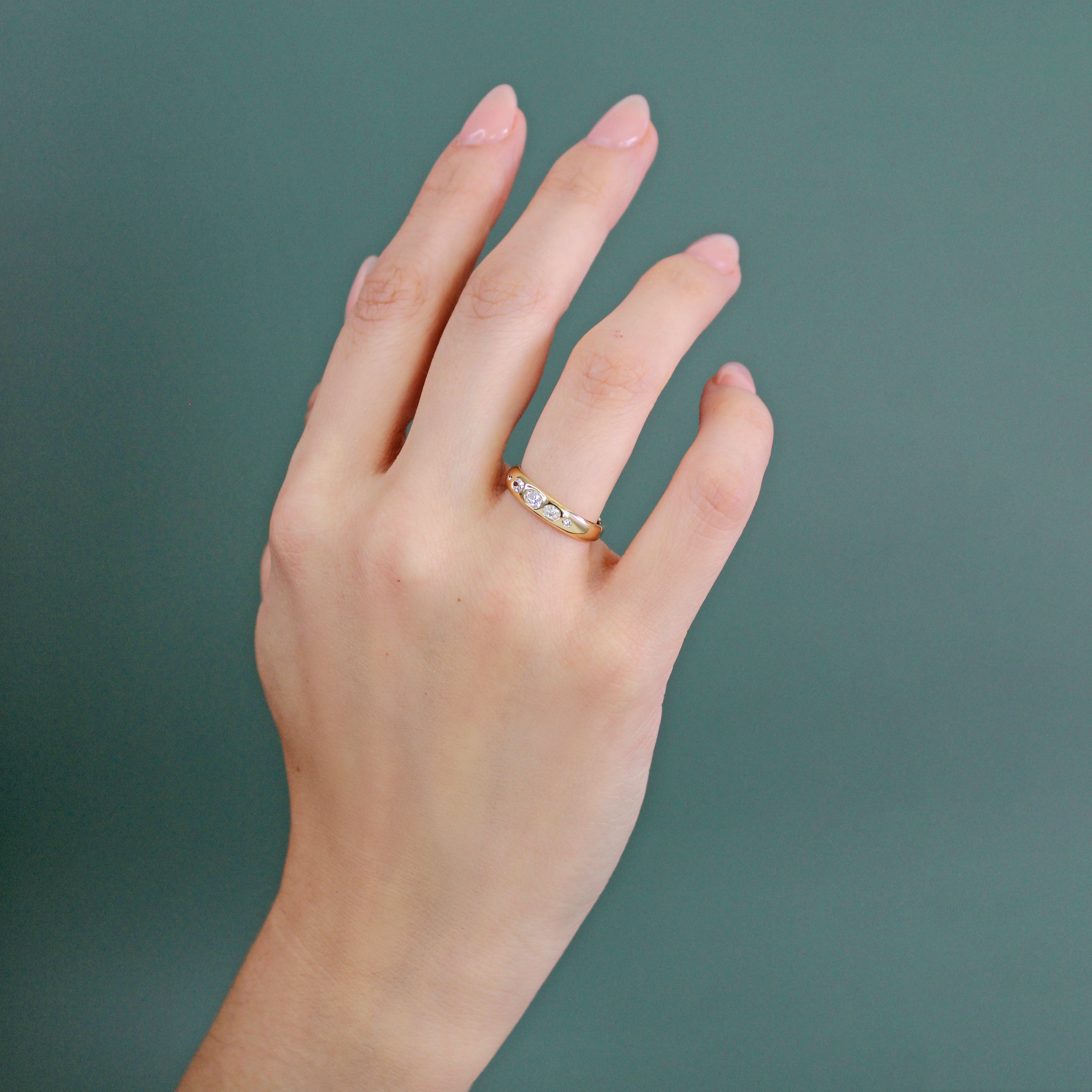 Ellipse Band / Medium + Diamonds by Goldpoint