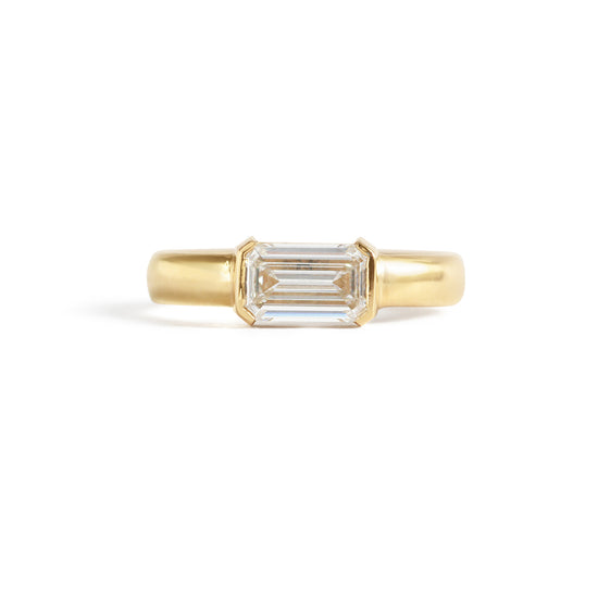 Ellipse Ring / Lab Emerald Cut Diamond