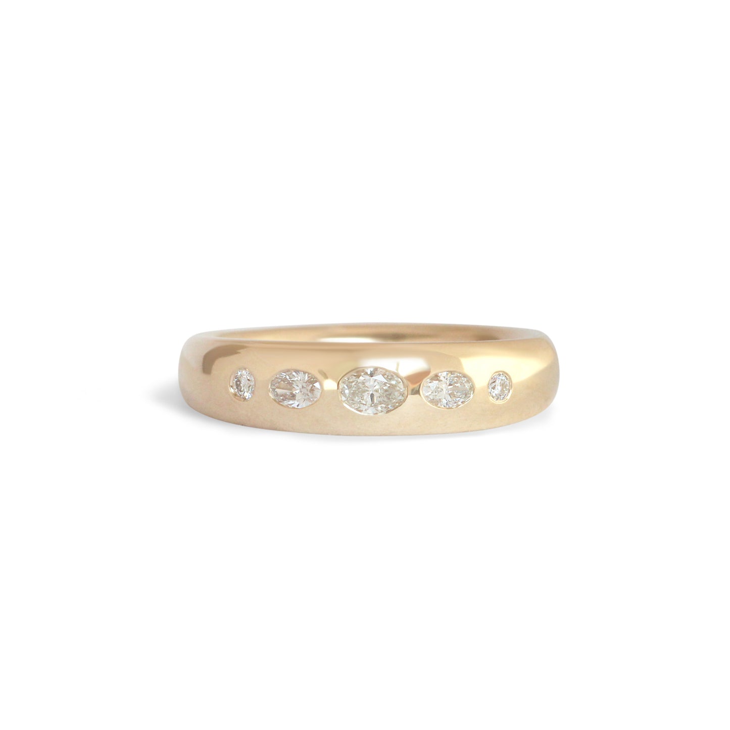 Ellipse Band 5mm / Flush Oval Natural Diamond in Yellow Gold