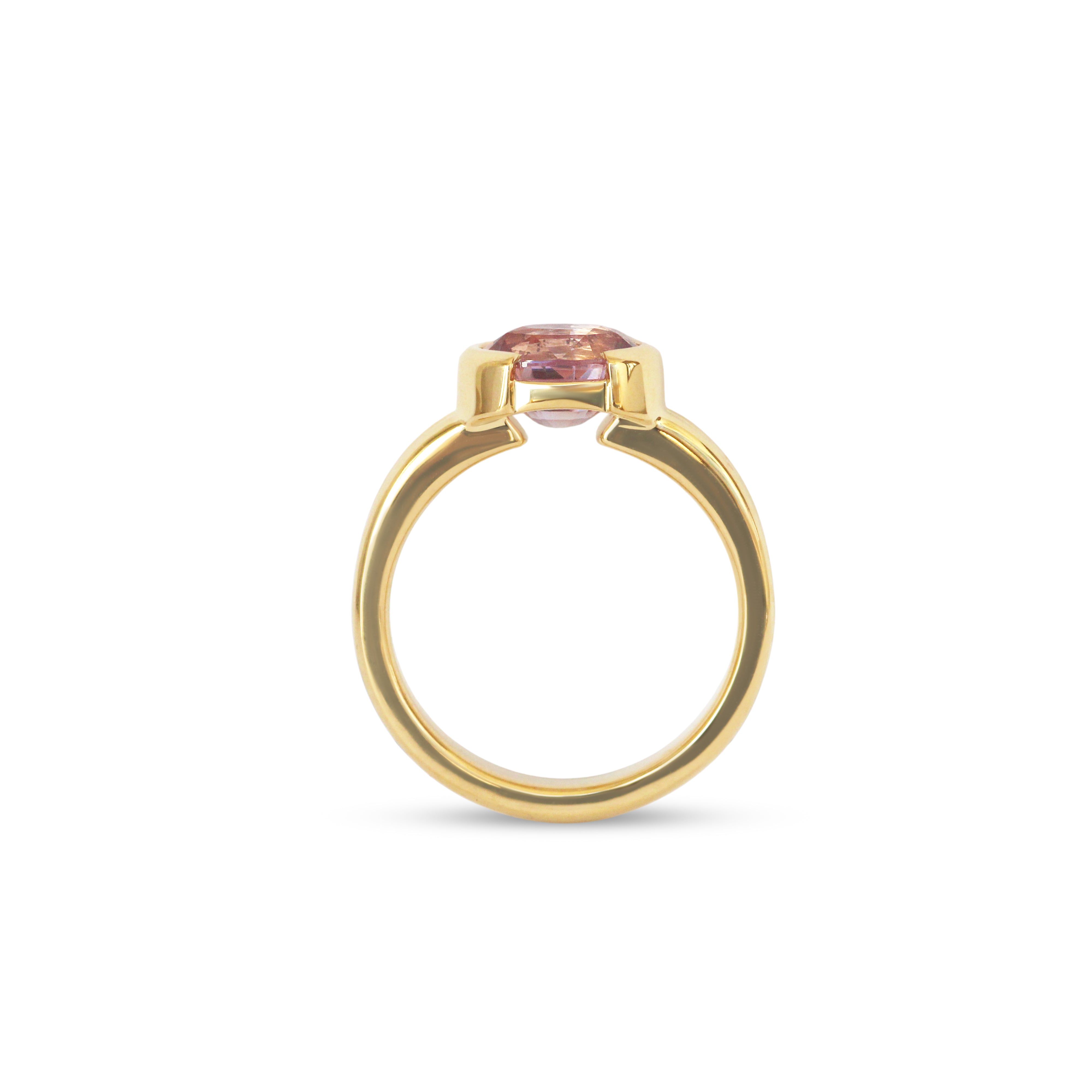 Side profile view of Franklin Ring Oval Sapphire 2.11ct by Goldpoint Jewelry