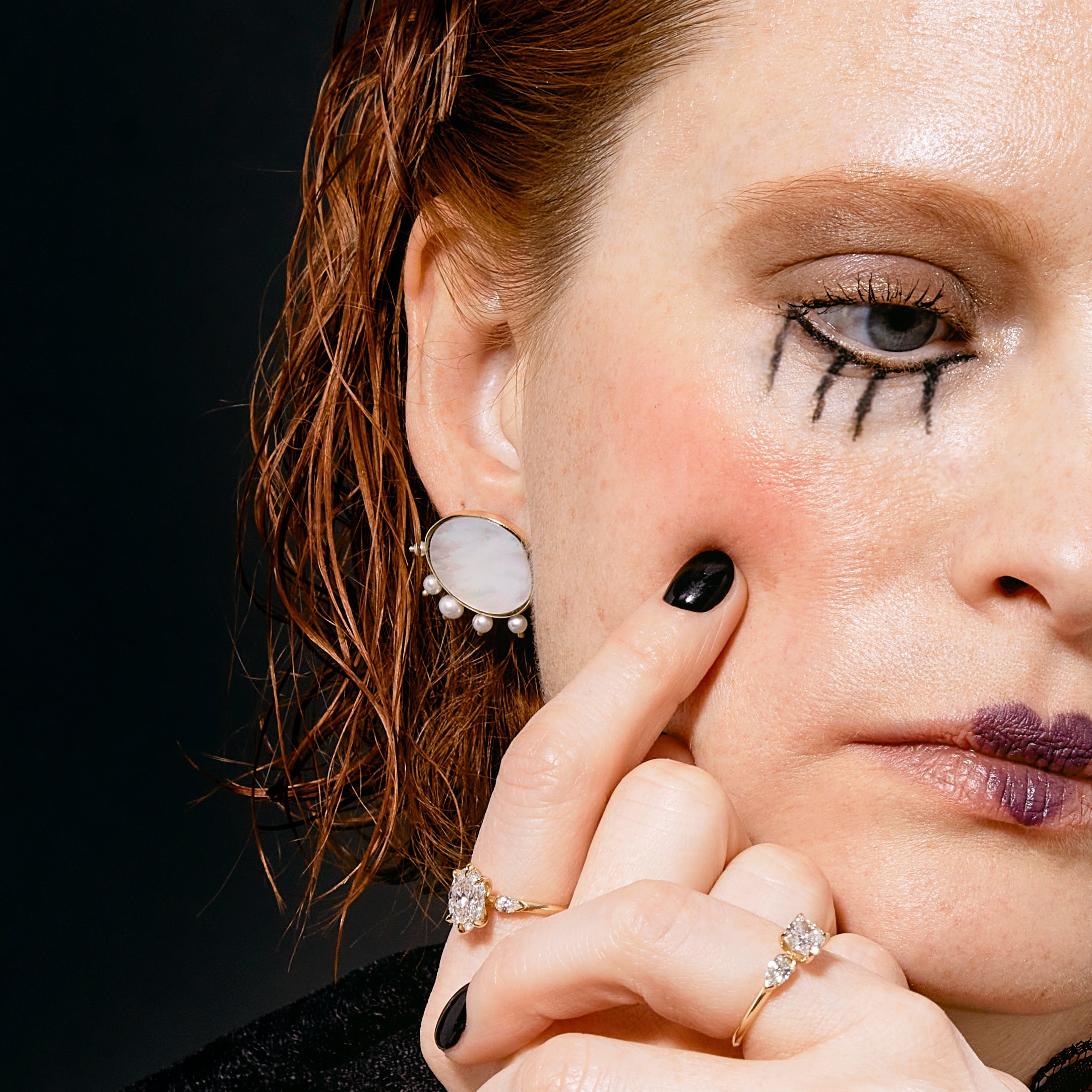 Amorphous Pearl Inlay + Bead Earrings / Large Circle by Goldpoint