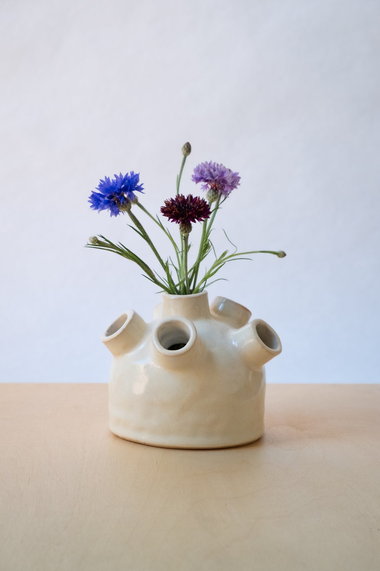 Heartbud Vase / Semi-Gloss Off White