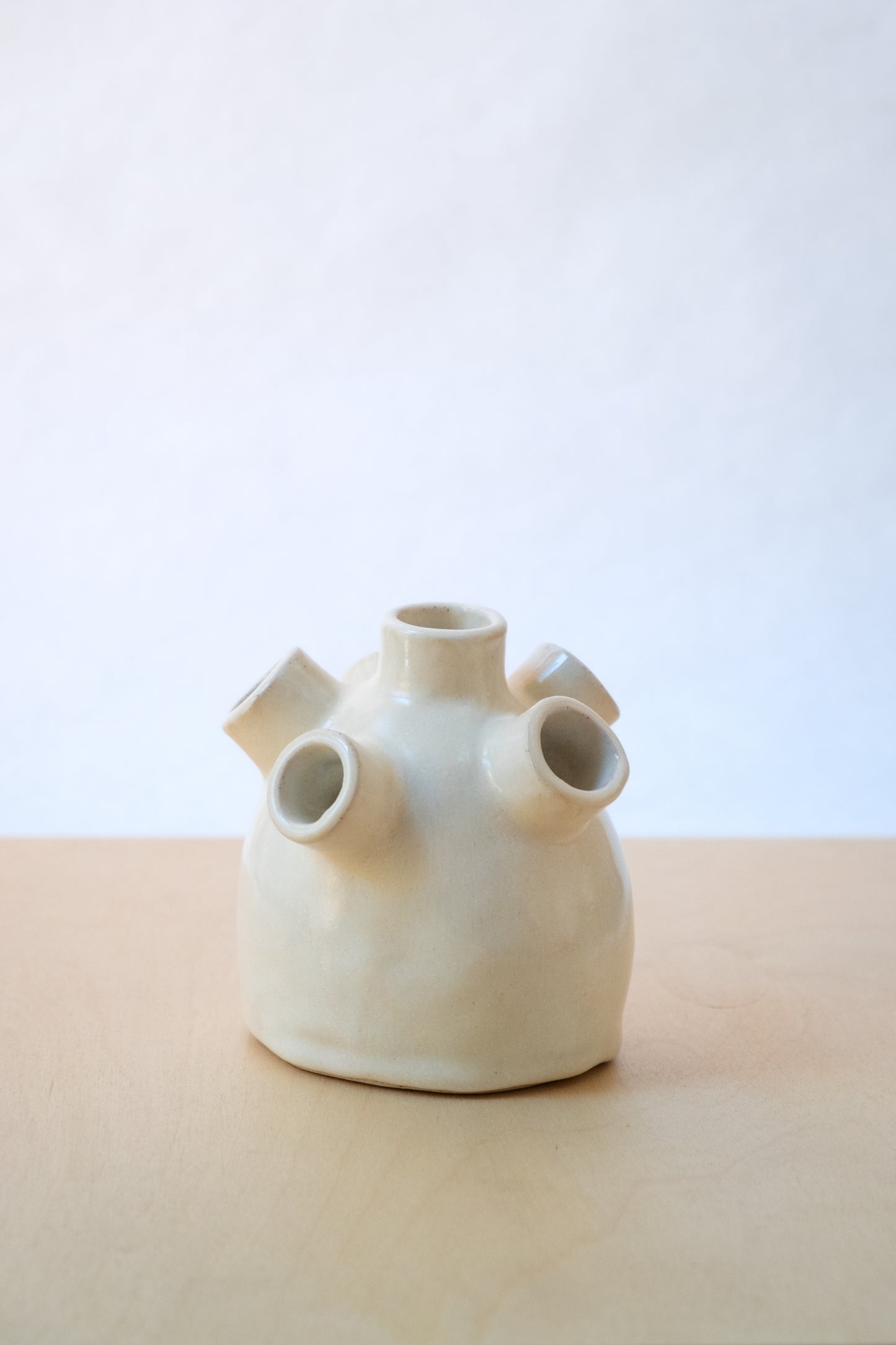 Heartbud Vase / Semi-Gloss Off White