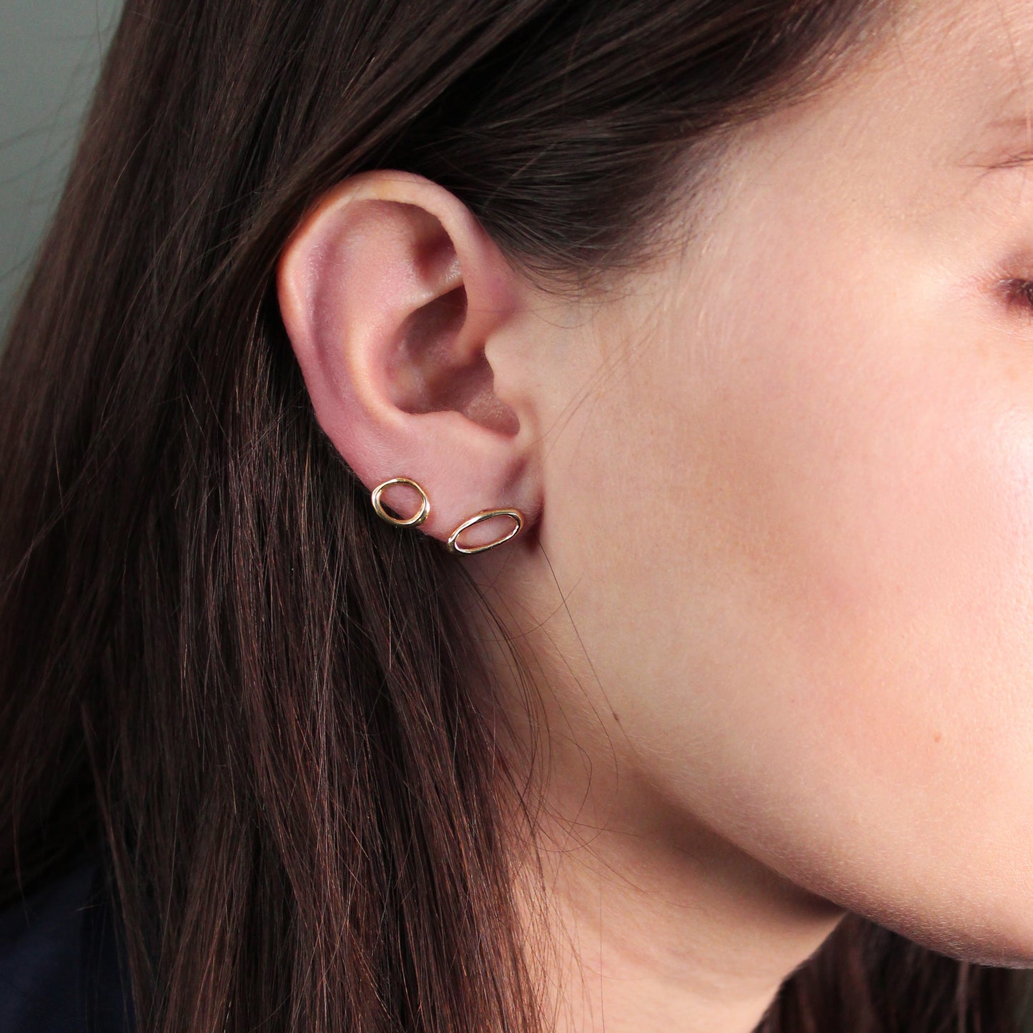Amorphous Earring / Oval Sideways by Goldpoint