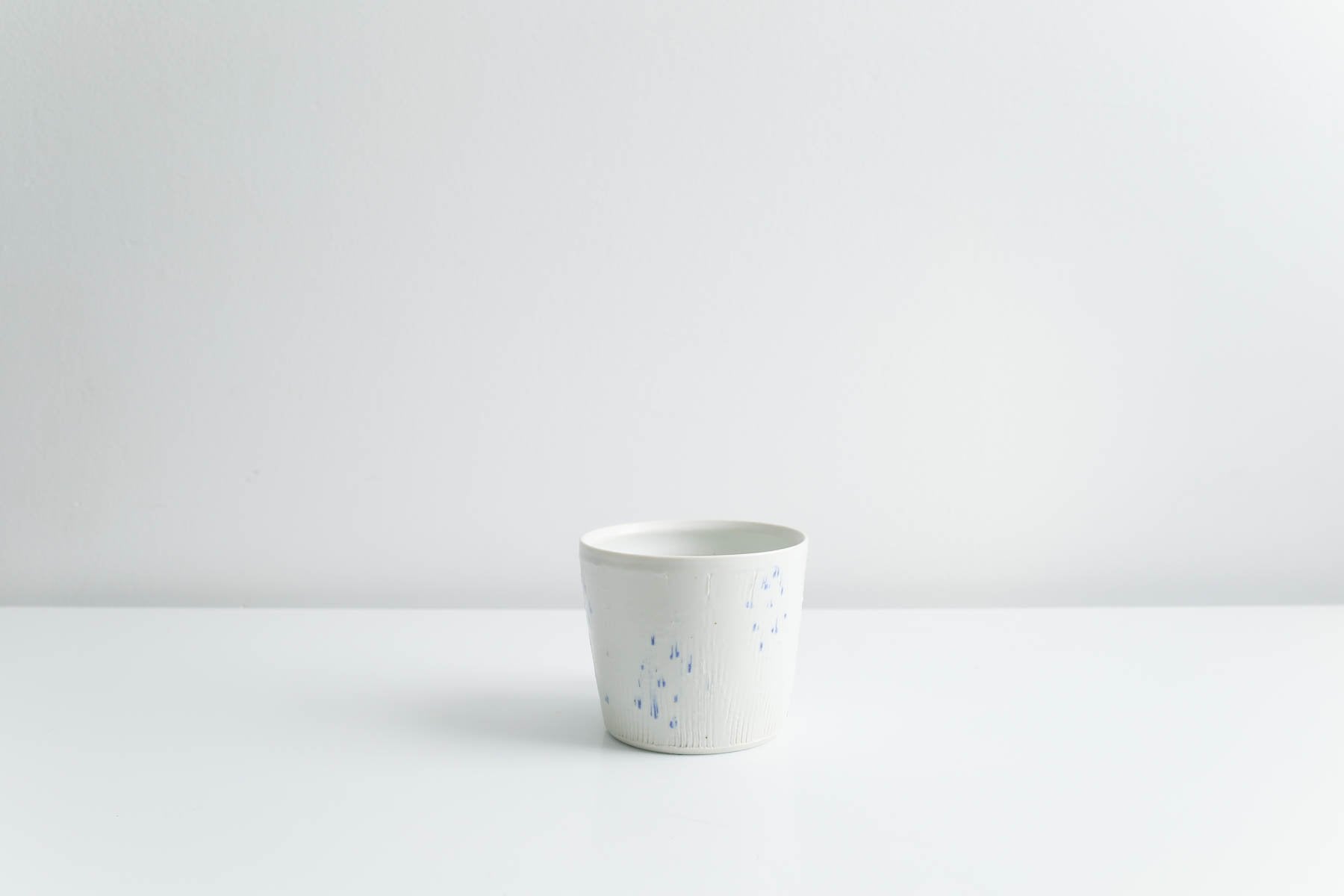 Mug with Blue Dots in Matte White by Goldpoint