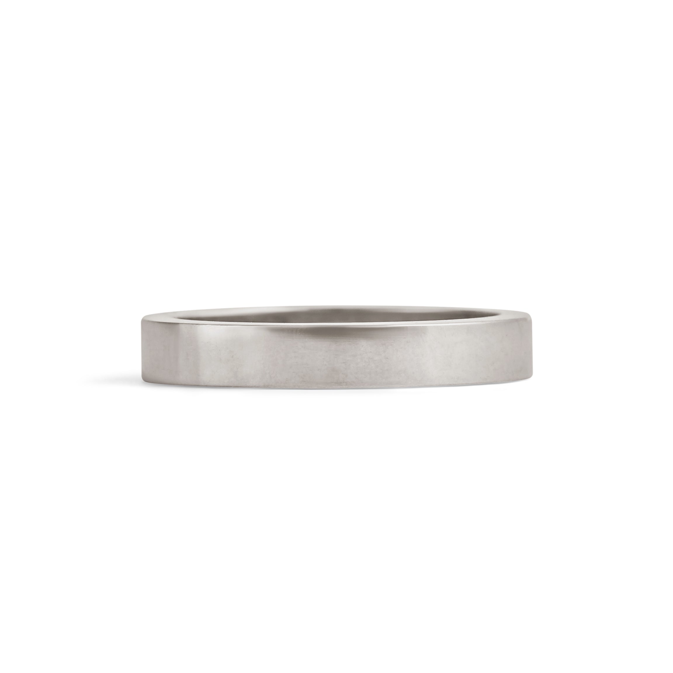 Front view of Flat Band 3mm in Platinum