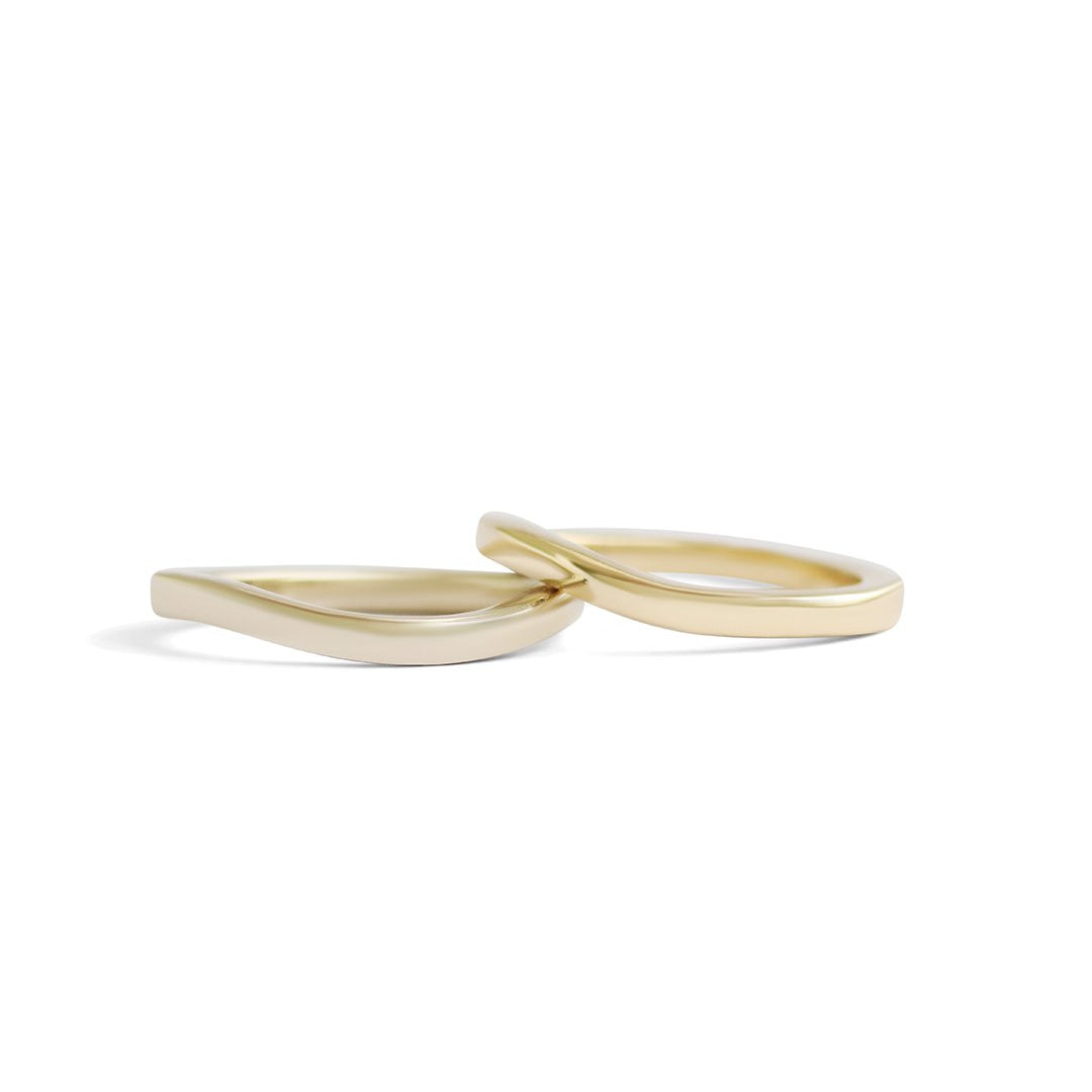 Curve Flat Band / Soft + Yellow Gold and Curve Flat Band / Soft + White Gold side group product shot