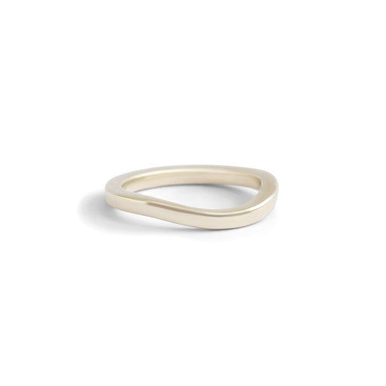 Side view of Curve Flat Band / Soft + White Gold