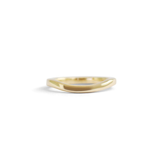Front view of Curve Flat Band / Soft + Yellow Gold