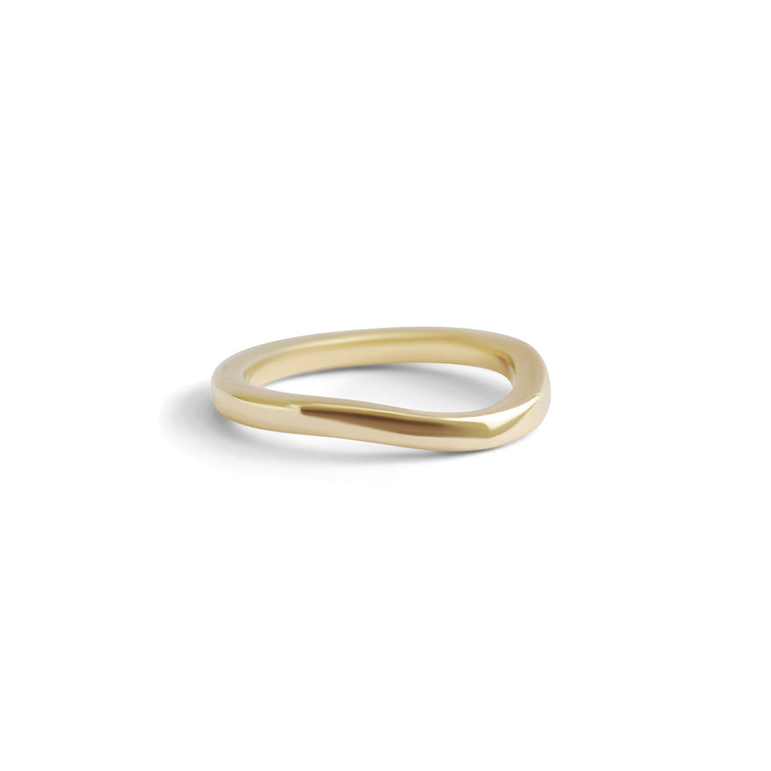 Side view of Flat Band Soft Curve / in 14k Yellow Gold by Goldpoint Jewelry