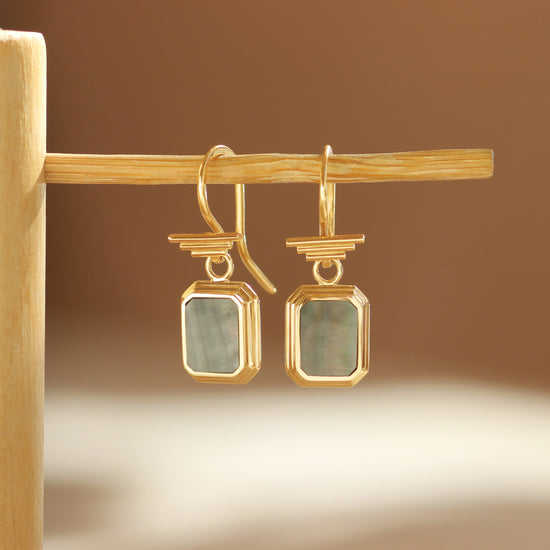 Step S Hook Earrings / Emerald Cut Shape Black Mother of Pearl