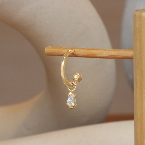 Step Split Bezel Charm / Lab Pear Diamond