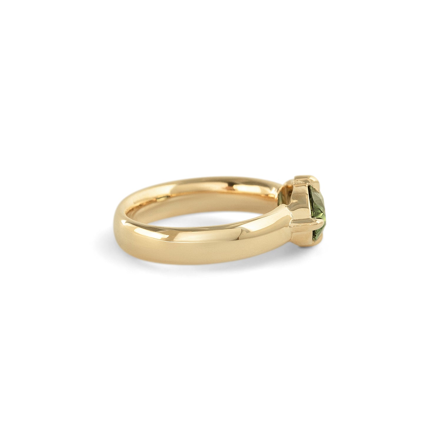 Side view of Sutton Ring Oval Sapphire 1.73ct by Goldpoint Jewelry