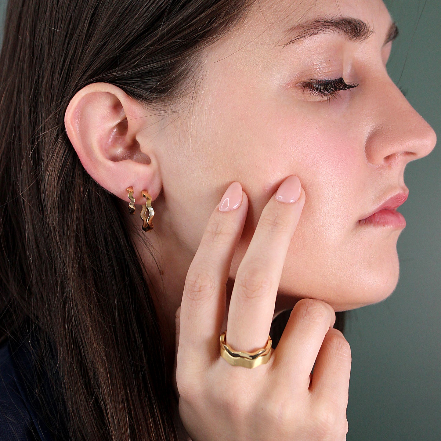 Model wearing Waves Band / Medium on middle finger with Waves Collection hoop earrings