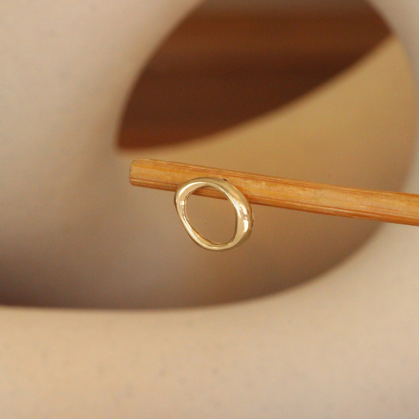 Amorphous Earring / Small Circle