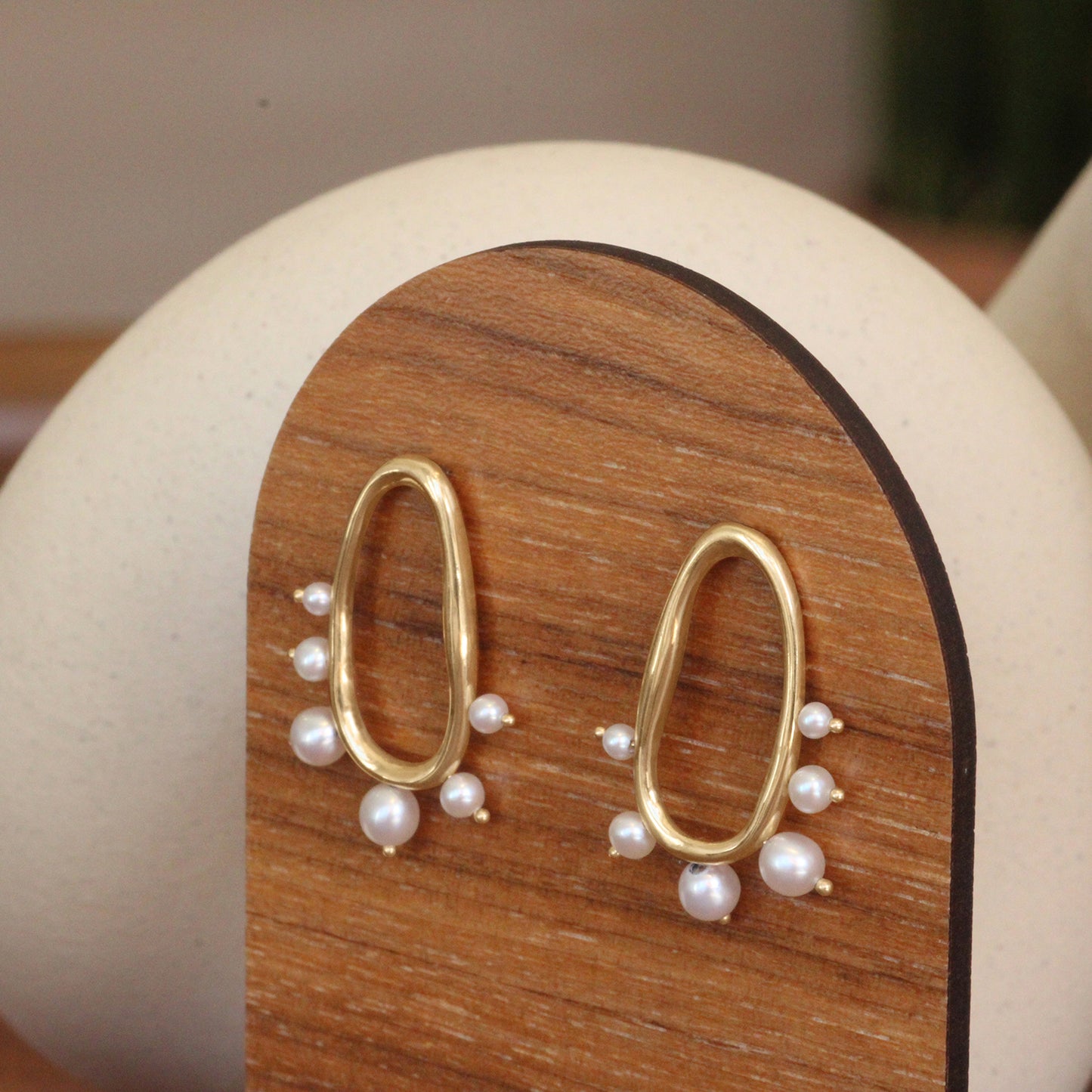 Amorphous Pearl Bead Earrings / Large Oval