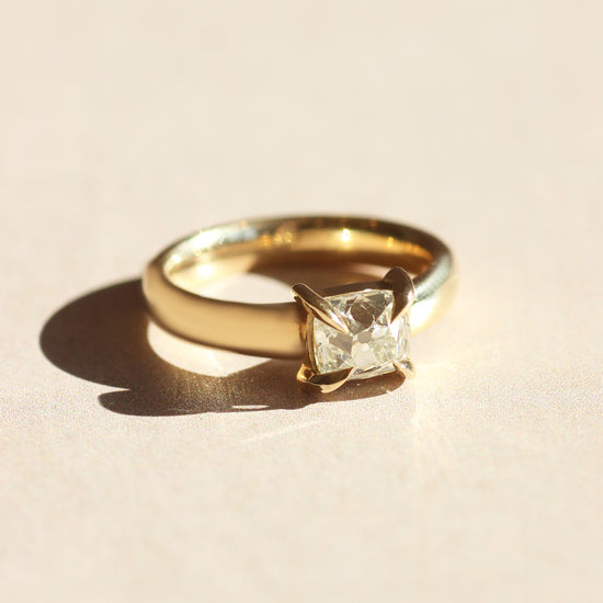 Ellipse Ring / Old Mine Cut Diamond