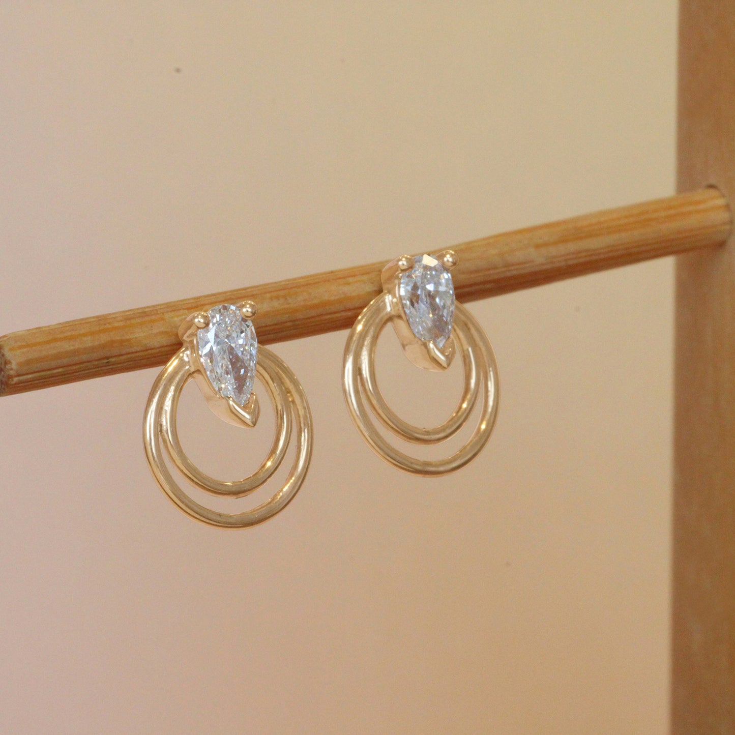 Ripple Earring / Lab Pear Diamond