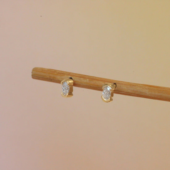 Split Bezel Earring / Lab Oval Diamond + Yellow Gold