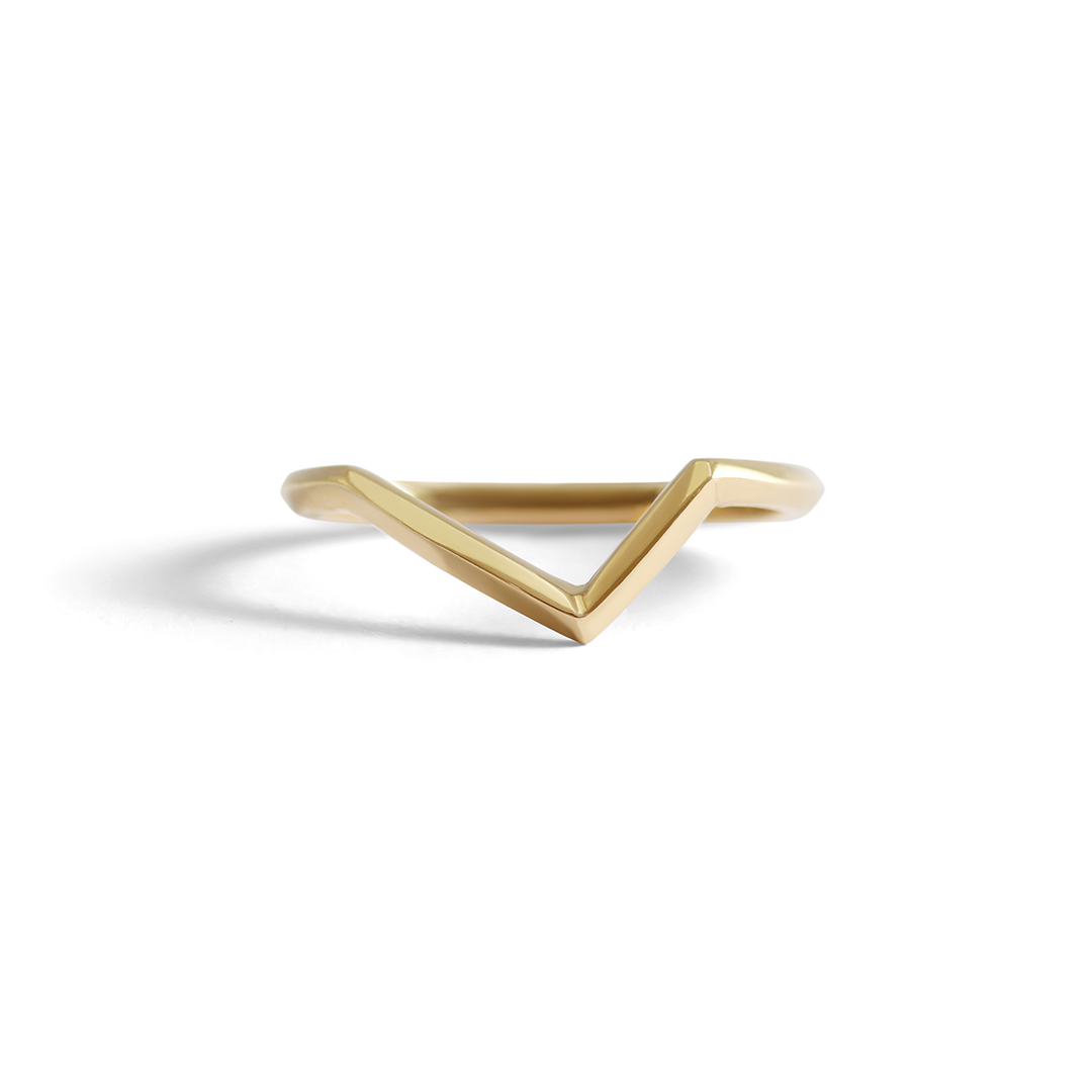 Front view of Peak Band Deep / Knife Edge Angled 14k Yellow Gold