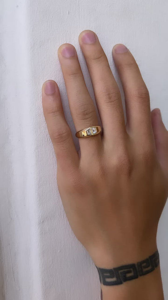 Load and play video in Gallery viewer, Diptych Signet Ring / Lab Trapezoid Diamond 0.51ct
